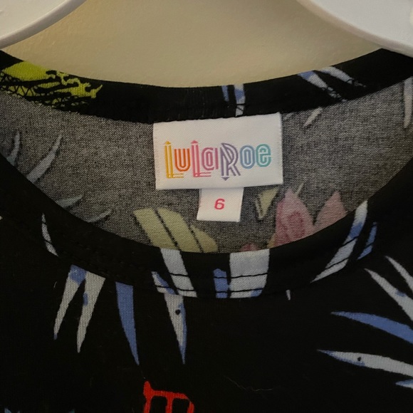 🌹🌹Lularoe little girl’s Gracie shirt - Picture 2 of 4